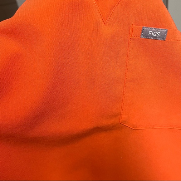 FIGS Catarina One Pocket Scrub Top XS Sunset Orange V-Neck Stretch PO 2525 - Picture 9 of 9